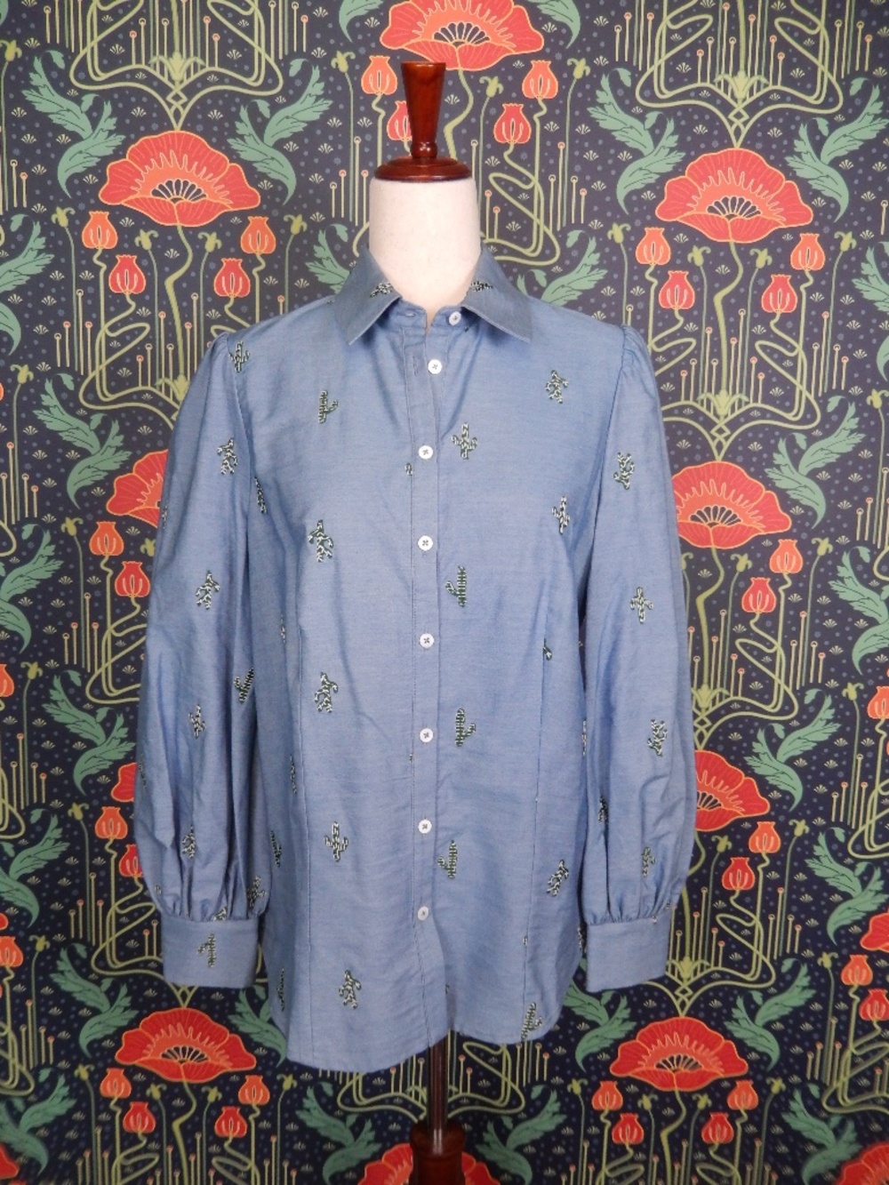 Pearl Lela Rose Blue Chambray Cactus Embroidered Collared Shirt Top 6 New